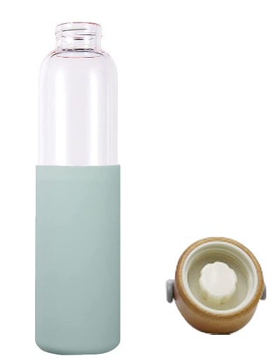 Treimasw BPA-free 22oz glass drinking bottle with bamboo lid and protective silicone sleeve / Glass Water Bottle
